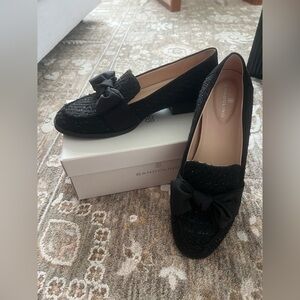 Bandolino Black Textured Loafers with Bow